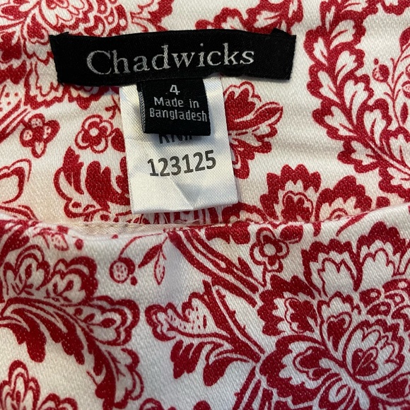 Chadwicks Capri Short Womens 4 Red White Floral Pull On Stretch Pockets Mid Rise - Picture 5 of 9